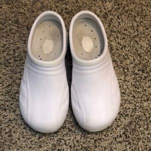 Nursing shoes